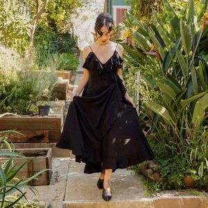 Beatrice Valenzuela- Black 100% Linen Alcatraz Dress. Size M